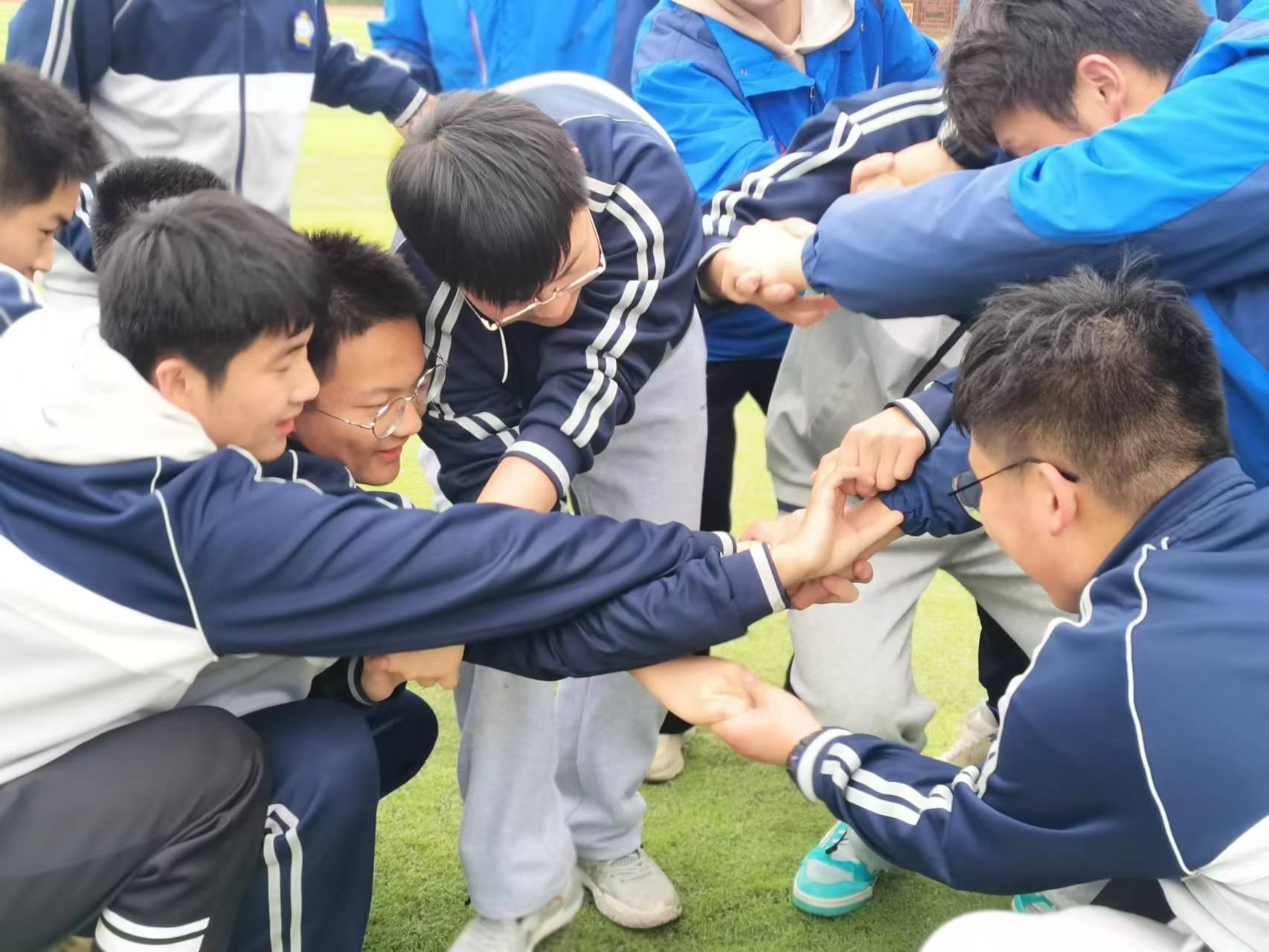 中：开设户外团体心理课澳门新葡京网站海头高(图2)